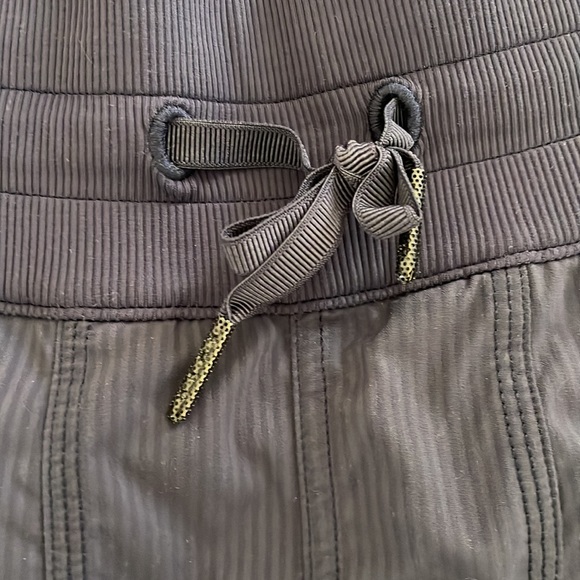 Lululemon Crop Track pant - Picture 4 of 4